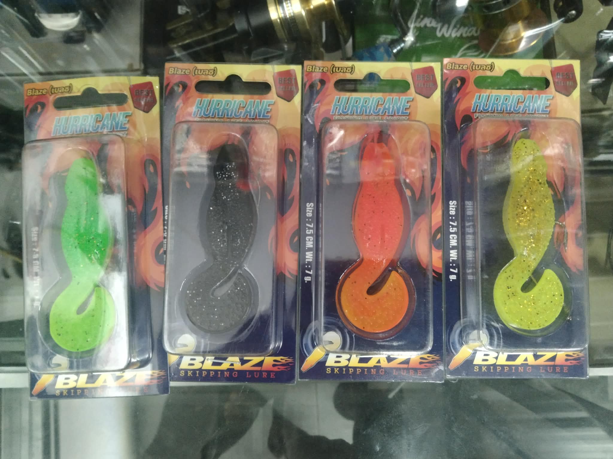 กบยาง HURRICANE รุ่น BLAZE  4 ตัว