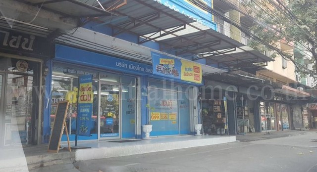 อาคารพาณิชย์ 4.5 ชั้น ติดถนนลาดพร้าว หน้าซอยลาดพร้าว 72 ขายพร้อมผู้เช่าระยะยาว