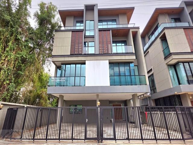 HR 9992 ให้เช่าสำนักงาน 4 ชั้น 836 ตรม ซอยศรีนครินทร์ 15 พร้อมลิฟต์ ตรงข้ามโรงพยาบาลสมิติเวช ศรีนครินทร์