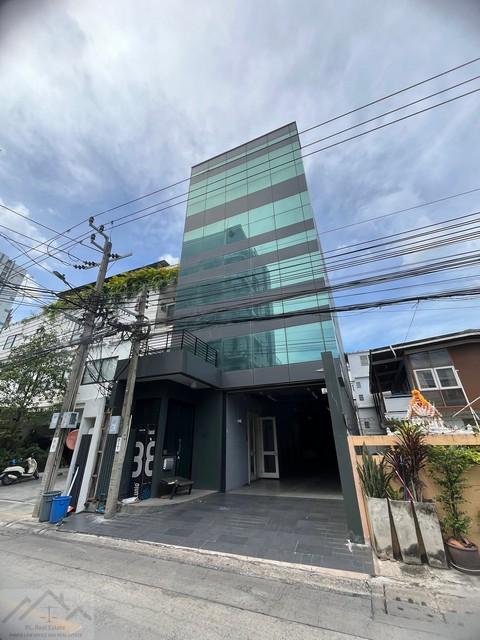 BR 1834 ให้เช่าอาคาร 5 ชั้น พื้นที่ 900 ตรม.ซอยทองหล่อ 23 พร้อมลิฟท์ ที่จอดรถ 5 คัน ใกล้ BTS ทองหล่อ