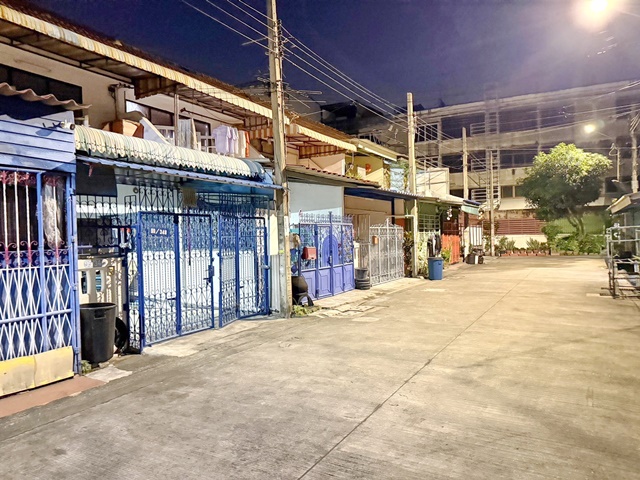 Makro กำนันแม้น24-32 ใกล้ถนนกัลปพฤกษ์ Big C กัลปพฤกษ์ 2.4 กม.  ทาวน์เฮ้าส์ให้เช่า 2 ชั้น 2 ห้องนอน 2 ห้องน้ำ. 16 ตร.ว.  138 ตร.ม. 