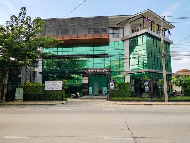 ให้เช่าอาคาร 4 ชั้น 185 ตร.ว. พร้อมที่พักอาศัยและลิฟต์ส่วนตัว ถนนคู้บอน เขตคันนายาว