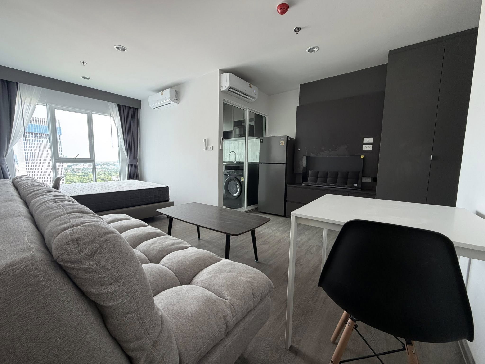 Regent Home Bangna comfortable safe 21st floor BTS Bangna