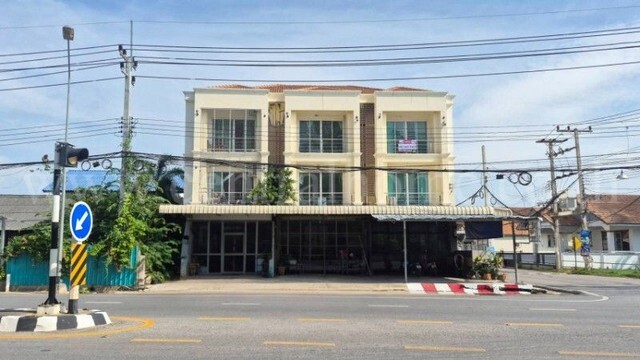 อาคารพาณิชย์ 3 ชั้น หมู่บ้าน ณัฏฐรียา เขาบันไดอิฐ เพชรบุรี ทำเลดีมาก