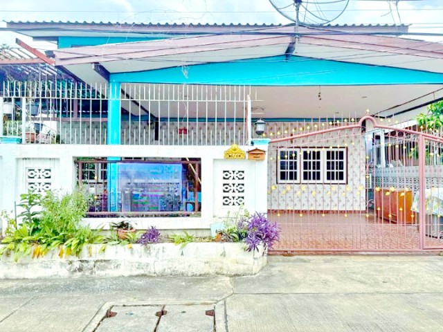 บ้านเดี่ยว 2 ชั้นทำเลไสวประชาราษฎร์ 5-11 ใกล้ตลาด AC ลำลูกกาคลอง 4 500 ม.เนื้อที่ 50 ตร.ว.3 นอน 1 น้ำ บ้านครึ่งปูนครึ่งไม้ เดินทางสะดวก