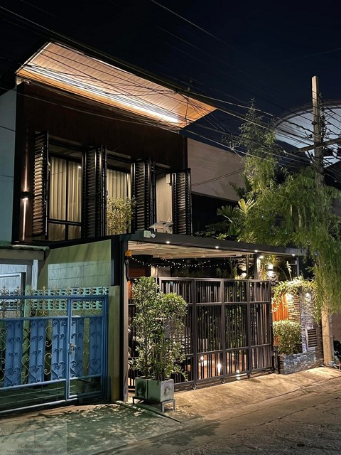 ขายทาวน์โฮมหรู 2 ชั้น 220 ตรม. ซอยรามคำแหง 26-1 เหมาะทำออฟฟิศและอยู่อาศัย เดินทางสะดวก ใกล้เดอะไนน์พระราม 9