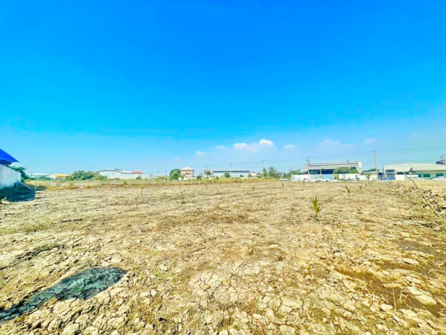 สถานตากอากาศบางปู 4.9 กม.รร.สาธิตบางนา 4กม. สุวรรณบุตร 1 ที่ดินเปล่า 2 ไร่ 800 ตร.ว. หรือ 3,200 ตร.ม. ใกล้เซาธ์อีสท์บางกอก 2.8 กม.