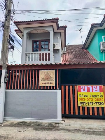 ขายทาวน์เฮ้าส์ 2 ชั้น  20.3 วา หัวมุม รีโนเวทใหม่ทั้งหลัง หมู่บ้านเพชรอารมณ์  ดอนไก่ดี-กระทุ่มแบน