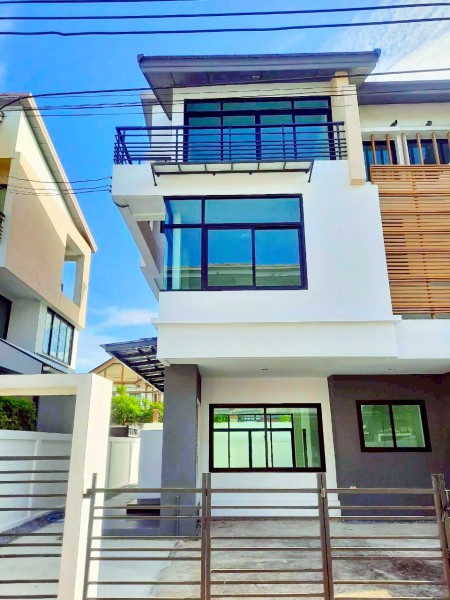 ถูกที่สุด บ้านแฝดขนาดใหญ่  3ชั้น 5นอน 4น้ำ ใกล้ MRT บางรักใหญ่ 600ม. หน้ากว้าง 9เมตร  สัมมากร เพลส ราชพฤกษ์ 2.9 กมตลาดสดท่าอิฐ 1.5 กม