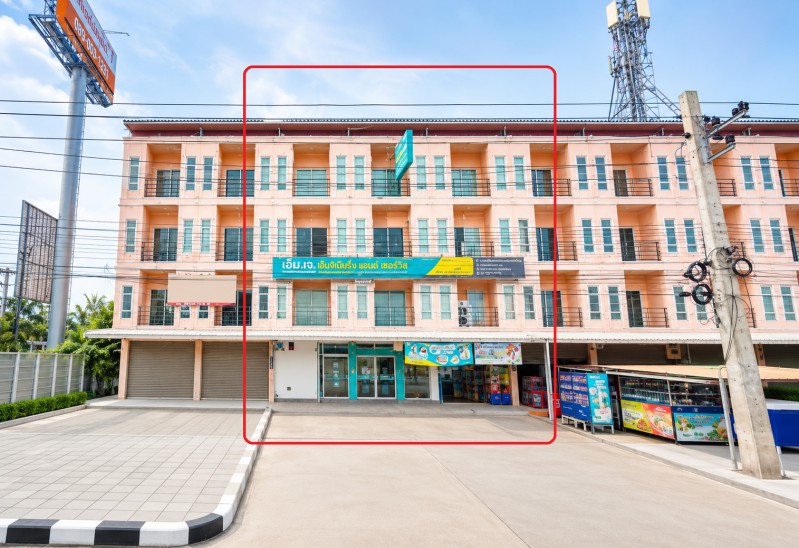 รีโนเวทให้ใหม่ ด้านหน้านิคม ปิ่นทอง2 10ม. ขายขาดทุน 3คูหา 4ชั้น  รพ.สมิติเวช ศรีราชา ใกล้ท่าเรือ แหลมฉบัง  เจ-ปาร์ค ศรีราชา 5.6 กม.