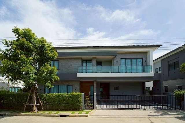 BH4170 ให้เช่าบ้านหรูพร้อมสระว่ายน้ำส่วนตัว The City Bangna ใกล้ Mega Bangna เพียง 800 เมตร บ้านใหม่ไม่เคยเข้าอยู่ 4 ห้องนอน 351 ตร.ม.