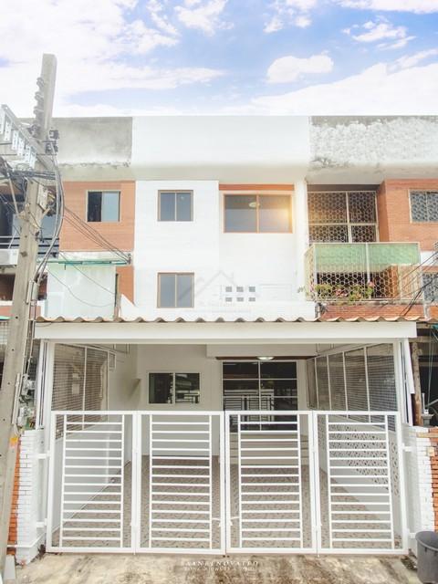 ขายทาวน์เฮ้าส์3ชั้น24ตร.ว.ย่านสุทธิสารซอยอินทามระ35 รีโนเวททั้งหลัง