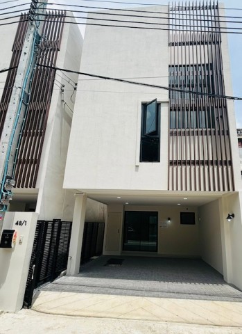 BH4198 ให้เช่าทาวน์โฮม 3 ชั้น Oak House สุขุมวิท 101/1 ใกล้ BTS อุดมสุข และ True Digital Park พร้อมอยู่