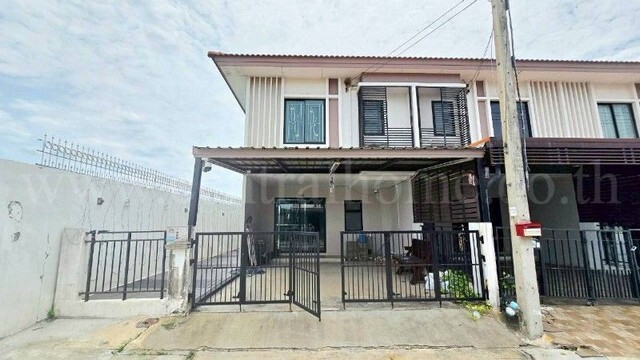 ทาวน์โฮม  กานดา เพลส วงแหวน - ลำลูกกา คลอง 6 หลังริม สนามบินดอนเมือง