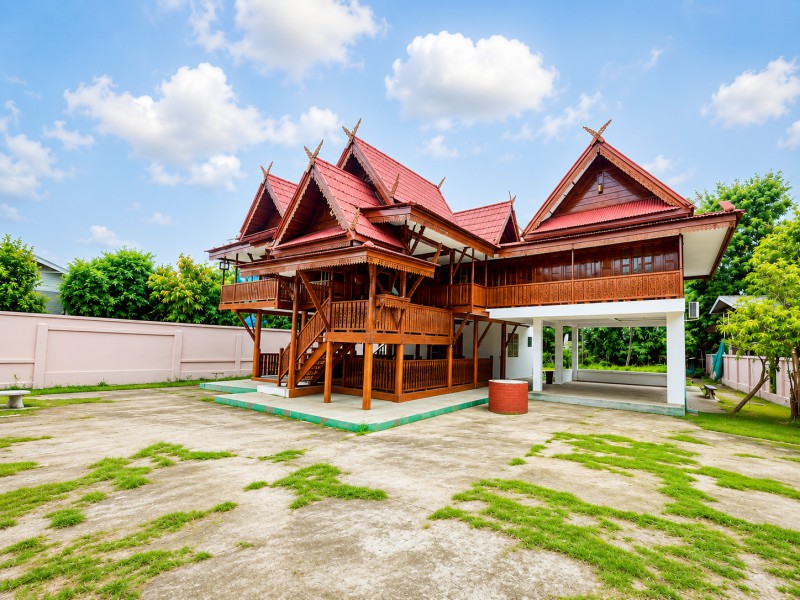 เชียงใหม่ ดอยสะเก็ด  บ้านทรงไทยล้านนา 3 นอน 3 น้ำ ใกล้ รร.บ้านป่าขุย 700 ม. บรรยากาศรีสอร์ตส่วนตัว ใกล้เทศบาลตำบลสันปูเลย 900 ม.