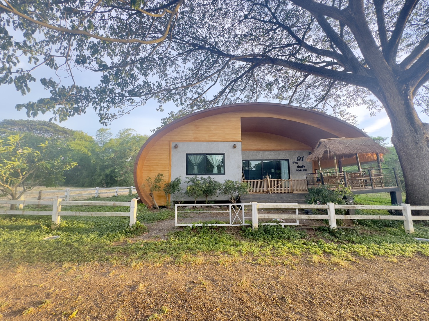 ขายบ้านพร้อมที่ดิน บรรยากาศธรรมชาติ วิวภูเขา หลังบ้านติดลำราง อำเภอปากช่อง จังหวัดนครราชสีมา
