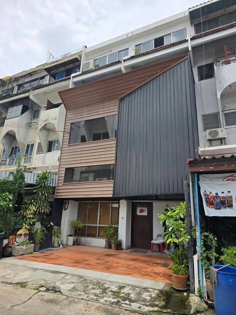 ให้เช่าโฮมออฟฟิศ 4.5 ชั้น 2 คูหา 520 ตรม. ตีทะลุเป็นคูหาเดียวแล้ว ซอยนวมินทร์ 80 เข้าซอยเล็กน้อย ใกล้โลตัสนวมินทร์