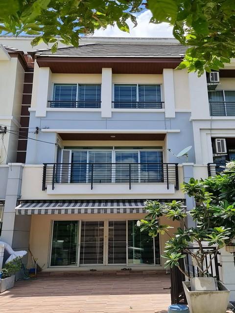 ให้เช่าทาวน์โฮม 3 ชั้น หมู่บ้านกลางเมือง ศรีนครินทร์ 24 (อ่อนนุช–พัฒนาการ) รีโนเวทใหม่ พร้อมเข้าอยู่