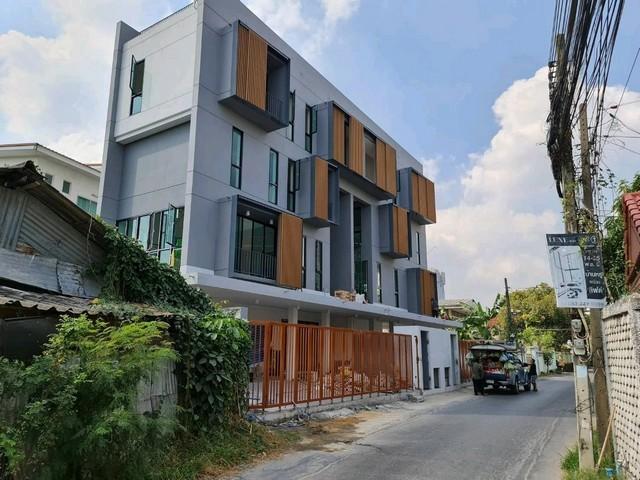 ให้เช่าโฮมออฟฟิศ3.5ชั้นย่านรัชดาลาดพร้าวลาดพร้าววังหินโชคชัย4 ใกล้MRTลาดพร้าว ใกล้ศาลรัชดา