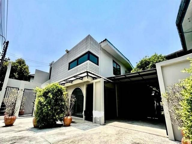 ขายโฮมออฟฟิศขนาดใหญ่ 2–3 ชั้น 75 ตรว. ซอยรุ่งเรือง ใจกลางรัชดา–สุทธิสาร เดินถึง MRT สุทธิสารเพียง 5 นาที