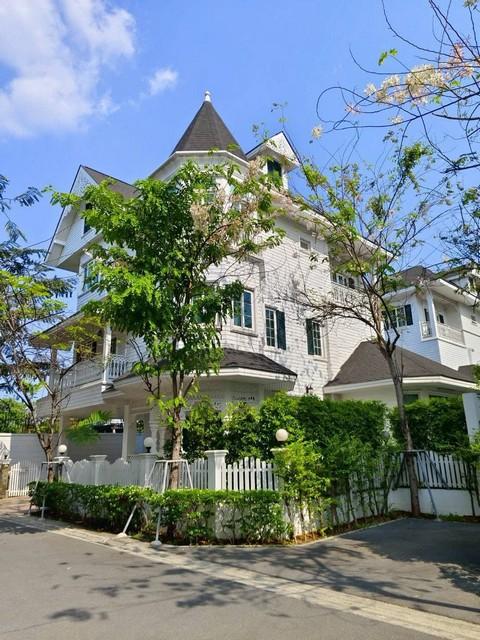 T26-908 ให้เช่า บ้าน โครงการแฟนตาเซีย วิลล่า4 ถนนศรีนครินทร์ (ซอยบางนาตราด 33) ชั้นทั้งหมด 3 ชั้น 150000 บาทต่อเดือน 73 ตร.วา