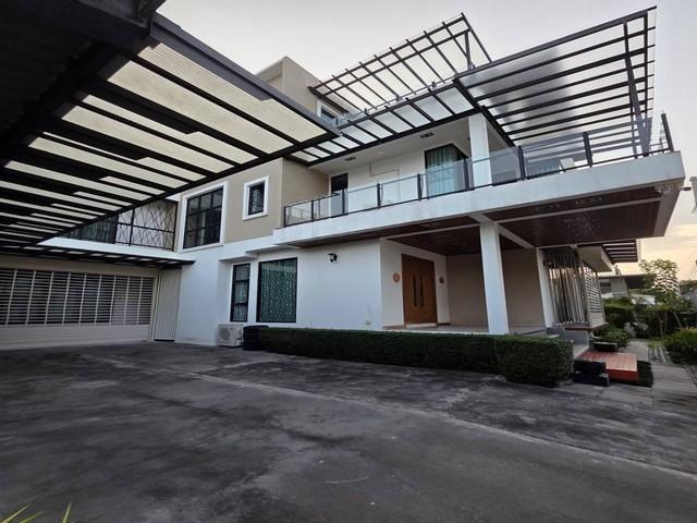 รหัสC7249 ขายบ้านเดี่ยวหลังใหญ่ เนื้อที่เกือบ 300 ตรว. มีลิฟต์ ในซอยสุขุมวิท101 ใกล้ BTS ปุณณวิถี