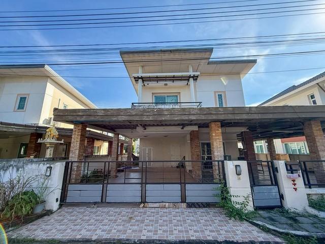 บ้านเดี่ยวมือสอง หลังใหญ่ 2 ชั้น มบ.คันทรีโฮม เลค แอนด์พาร์ค ศรีราชา FP-H02325 