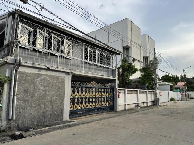 BH4301 ให้เช่าบ้านเดี่ยว 2 ชั้น พระราม 9 ซอย 41 ใกล้ The Nine Center พระราม 9 เหมาะสำหรับอยู่อาศัยหรือ Home Office