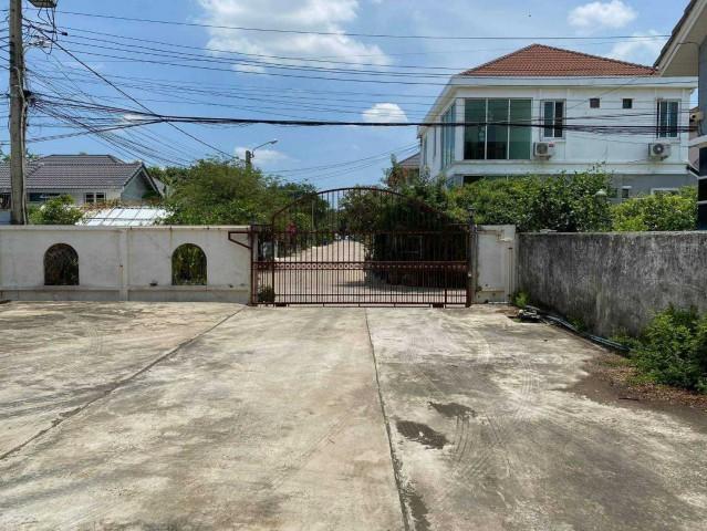 ให้เช่า โกดังพร้อมบ้าน พุทธมณฑลสาย 2 พื้นที่ใช้สอยโกดังรวม 1,600 ตรม แขวงศาลาธรรมสพน์ เขตทวีวัฒนา,กรุงเทพมหานคร