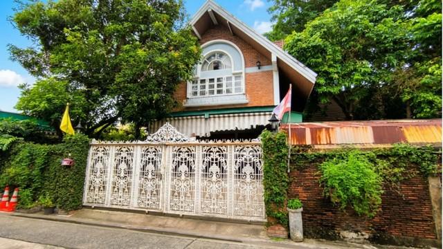 บ้านเดี่ยวสไตล์สเปน พหลโยธิน 24 ใกล้ BTS เพียง 400 ม.  ขายบ้านเดี่ยว 2 ชั้น บนที่ดิน 202 ตร.ว.
