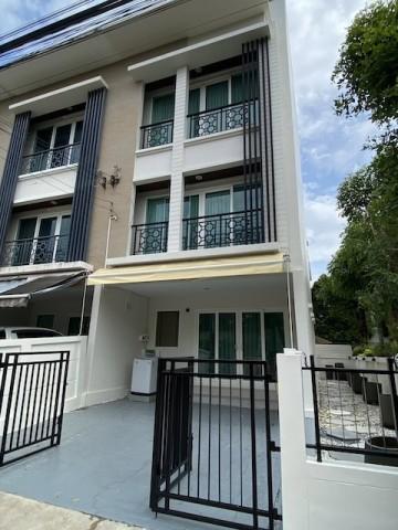 BH4321 ให้เช่าทาวน์โฮม 3 ชั้น บ้านกลางเมืองพระราม 9 มอเตอร์เวย์ หลังมุม ใกล้ทางด่วน