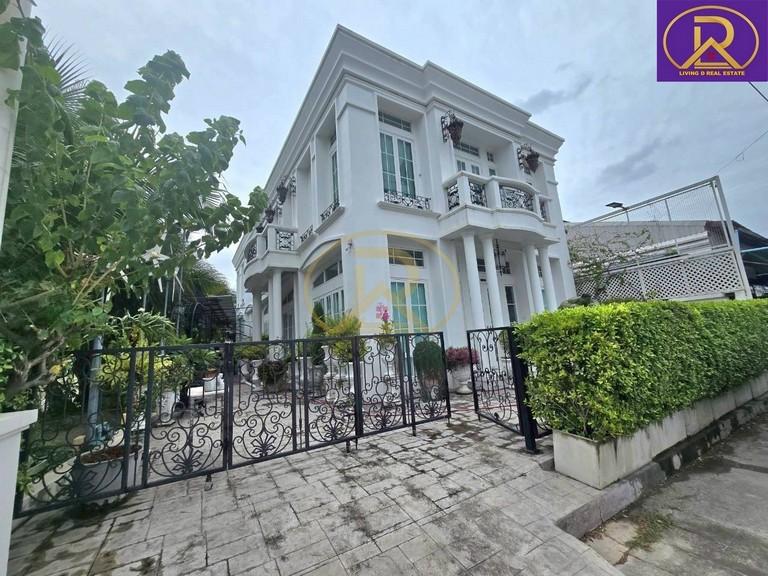 ขายบ้านสวยหรู เหมาะพักอาศัย หรือทำธุรกิจ ติดถนนพระยาสัจจา-คีรี ใกล้ตลาดไฟฟ้า  ต.เสม็ด อ.เมืองชลบุรี จ.ชลบุรี