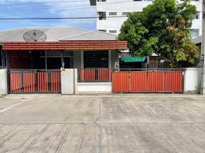 บ้านแฝดรีโนเวทใหม่อมตะพานทองชลยุรี หมู่บ้านปาณรดา หนองตำลึง ชลบุรี สถานะกำลังรีโนเวท