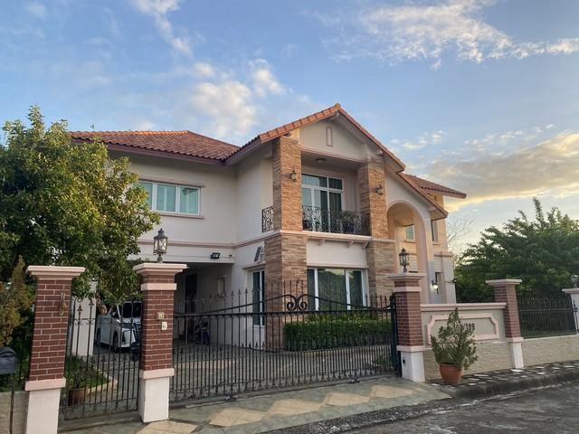 ขาย บ้านเดี่ยว พร้อมอยู่ ในหมู่บ้านภัสรี ใกล้สถานีรถไฟฟ้าหลักสองและห้างสรรพสินค้าเดอะมอลล์บางแค เพียง 8 นาที เป็นบ้านสร้างเองสไตล์สเปน