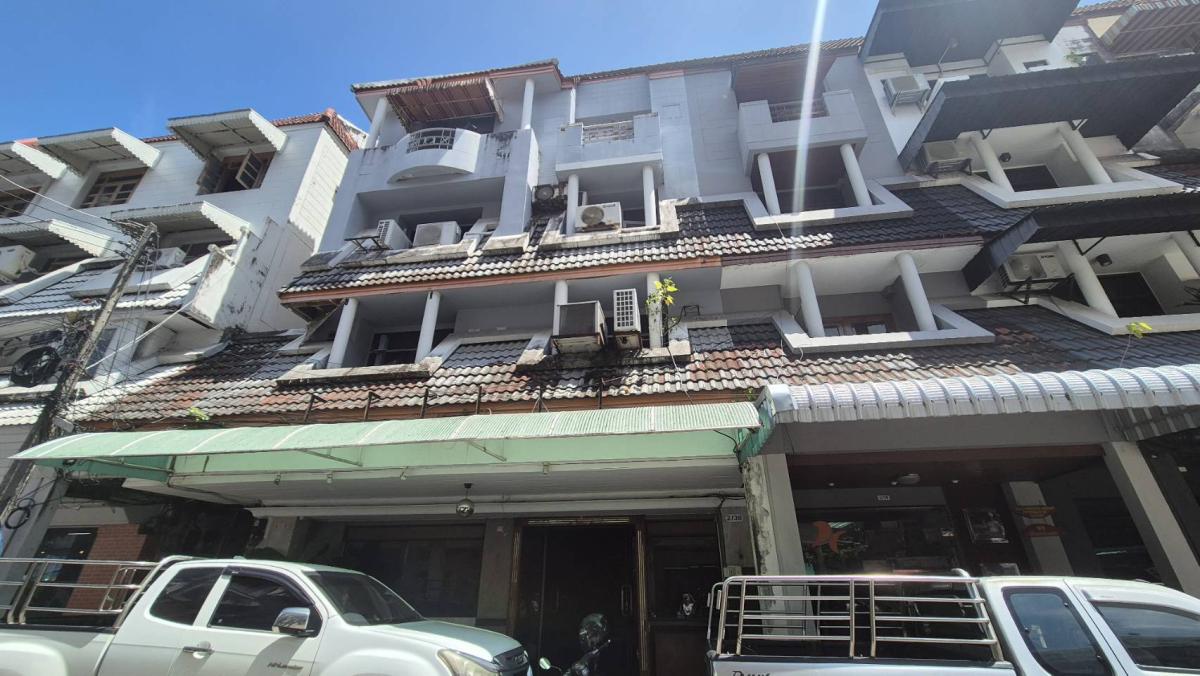 ขายอาคารพาณิชย์ 4 ชั้น 2 คูหาทะลุถึงกัน ทำเลใจกลางเมืองภูเก็ต บนถนนมนตรี ใกล้ Phuket Old Town