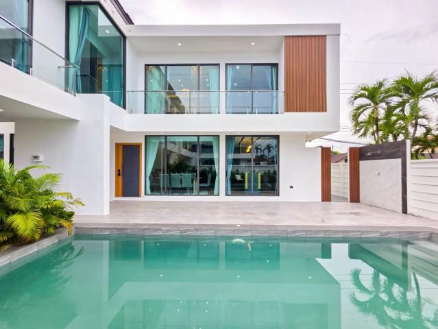 หมู่บ้านอารียา พัทยา   สไตล์ Modern Luxury Tropical โซนสยามคันทรีคลับ โปร่ง โล่ง สบาย
