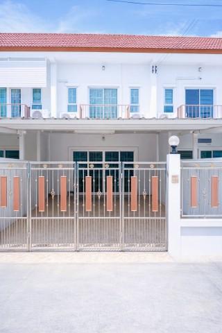 3แอร์ ปุณณวิถี วชิรธรรมสาธิต74-80  ทาวน์โฮม 2-3นอน 3น้ำ 19ตรว. 150ตรม.  รร.วชิรธรรมสาธิต 700 ม.  MRTศรีนครินทร์ 38 และซีคอนสแควร์