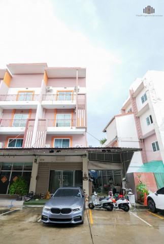 ขายอาคารพาณิชย์ 3 ชั้น (หลังริม) โครงการบ้านสุขนิเวศน์ 8 ทำเลดี ซอยลัดเชื่อม 3 ถนนใหญ่ [สุขสวัสดิ์ พุทธบูชา พระราม 2]