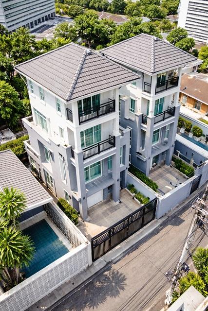 260906nowsae ให้เช่า ทาวน์เฮ้าส์ รร.นานาชาติเอกมัย บ้าน 3.5 ชั้น AirBnB ทองหล่อ BTS เอกมัย 1.27 กม. ทาวน์โฮม 3นอน 3น้ำพร้อมชั้นลอย 2 หลัง