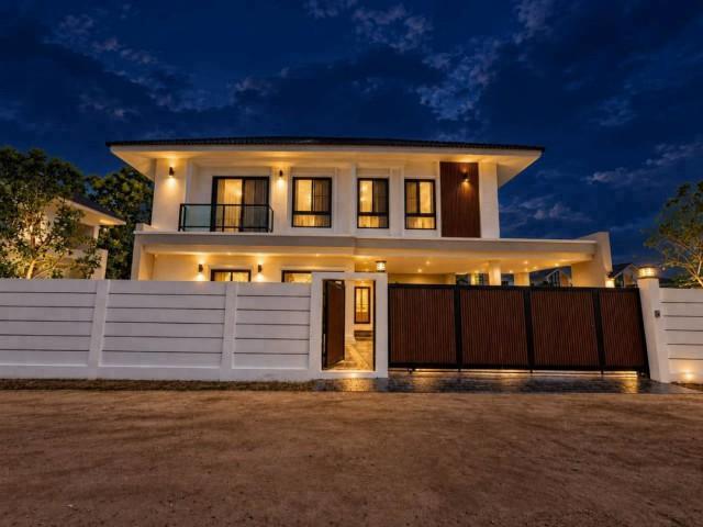 ให้เช่า 89,000 บาท/เดือน #บ้านแหวน #หางดง บ้านเดี่ยวหรู 2 ชั้น สไตล์ Modern Luxury #ใกล้กาดฝรั่ง พร้อมเฟอร์นิเจอร์ครบ เข้าอยู่ได้ทันที