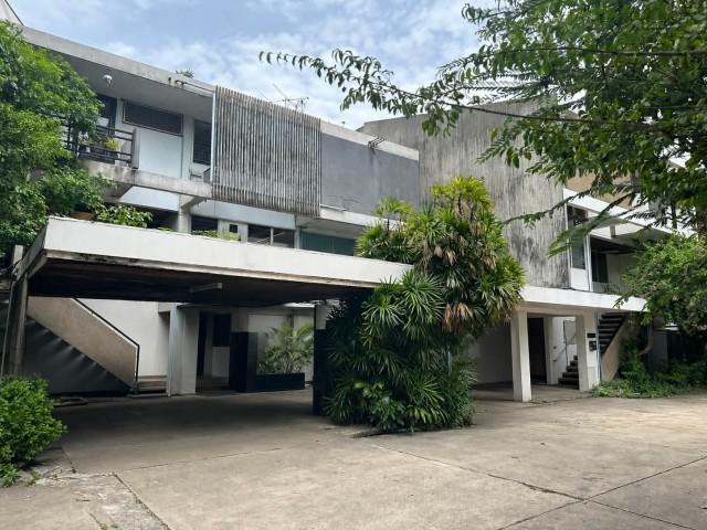 ให้เช่า #โฮมออฟฟิศ Private Garden view Duplex Office ใจกลางอารี #ใกล้BTSอารี 095-164-2956  XA