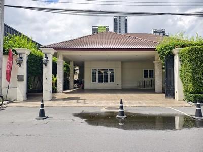 ให้เช่าบ้านเดี่ยวติด The Crystal เลียบทางด่วน เอกมัย-รามอินทรา 154 ตร.วา 325 ตร.ม. ใช้ที่จอดรถห้างได้ เหมาะทำ Cafe / Clinic / Fine Dining!