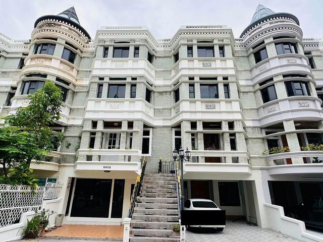 ให้เช่าทาวน์โฮม 4 ชั้น 350 ตรม 4 ห้องนอน หมู่บ้านชิชาคาสเซิล สุขุมวิท 31 หลังมศว.ประสานมิตร