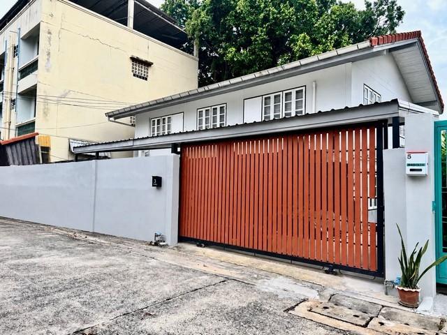 ให้เช่าบ้านเดี่ยว 2 ชั้น รีโนเวทใหม่ ซอยอุดมสุข50 ใกล้เซ็นทรัลบางนา ใกล้รถไฟฟ้า MRT ศรีอุดม