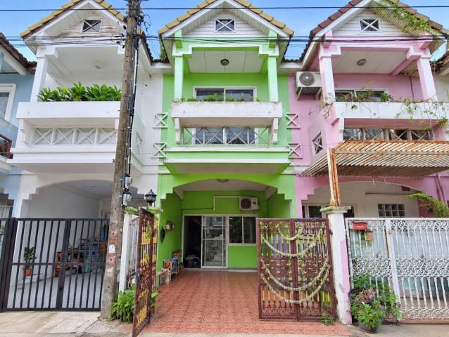 หมู่บ้านตะวันนา ซอยจตุโชติ 12 ทาวน์โฮม 2 ชั้น ราคาพิเศษ ขายตามสภาพ ทำเลศักยภาพ ใกล้ทางขึ้นทางด่วน เปิดโอกาสให้เจรจาต่อรองได้