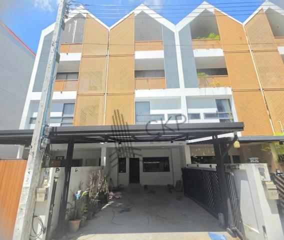 L260161 | ให้เช่า ทาวน์โฮม 4 ชั้น The Loft by iZen – นาคนิวาส 48 สไตล์ Modern Loft ใจกลางลาดพร้าว ได้พื้นที่ใช้สอยระดับบ้านเดี่ยว