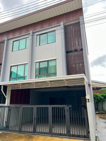 BH4426 ให้เช่าทาวน์โฮม 3 ชั้นหลังมุม ใจกลางรัชดา ลาดพร้าว โครงการสิริเฮ้าท์ รัชดา 18 SIRIHOUSE