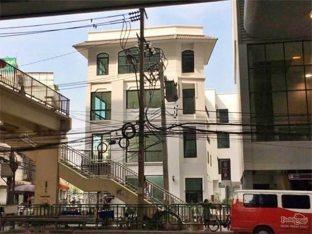 เซ้งร้านสักคิ้ว 120,000 บ  ซอยกรุงเทพ-นนทบุรี 25 ติด MRTสถานีบางซ่อน มีที่จอดรถ