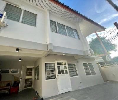 ให้เช่าบ้านเดี่ยว2ชั้น40ตร.ว5นอน2น้ำแอร์4เครื่องเช่า40000บาท/เดือนใกล้MRTสุทธิสารเพียง500เมตรเหมาะทำโฮมออฟฟิศซอยสบายใจ