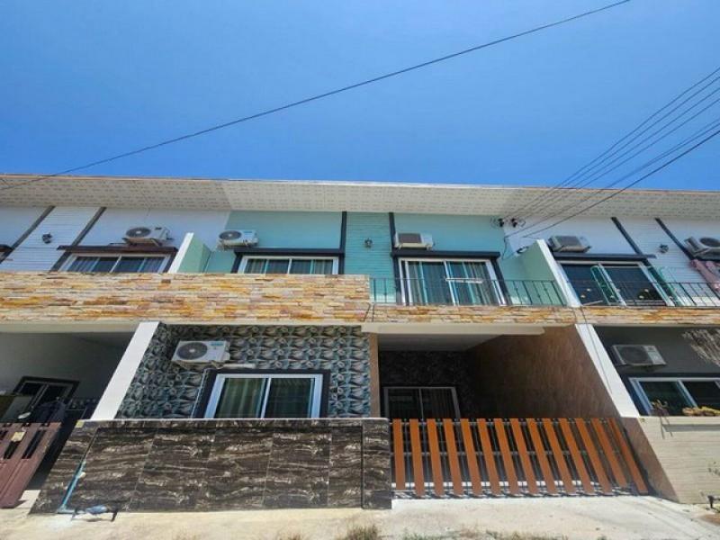 ขายทาวน์เฮ้าส์ 2 ชั้นรีโนเวทใหม่ ซอยวังหิน ศรีราชา ใกล้เซ็นทรัล TP-H2554